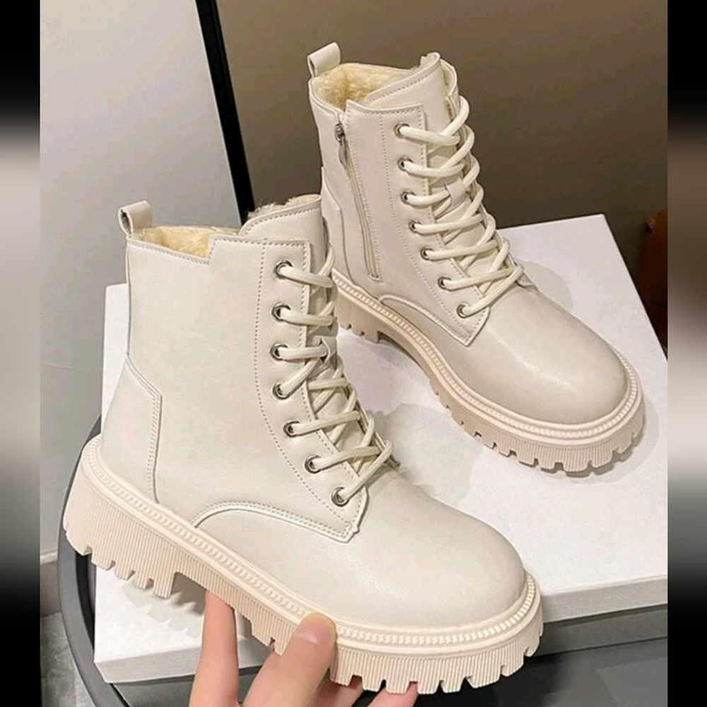Brand New Fleece Lined Combat  Boots Size 8.5 / Euro 40